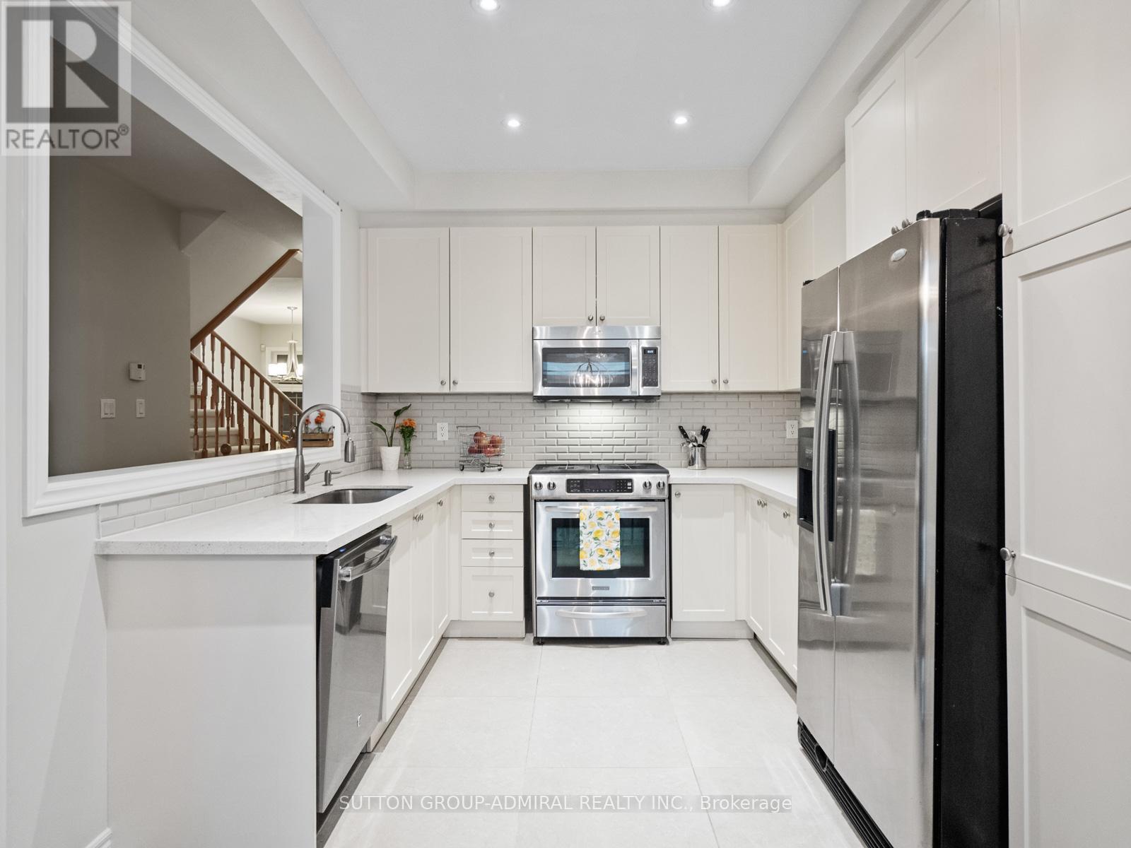 79 Watkins Glen Crescent, Aurora, Ontario  L4G 7S6 - Photo 10 - N12423379