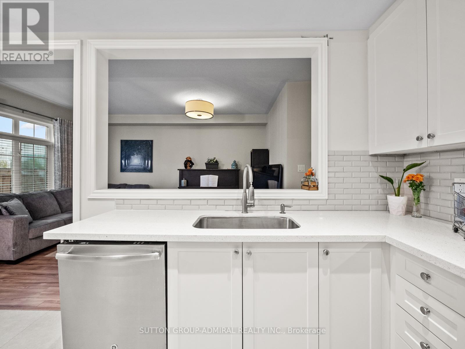 79 Watkins Glen Crescent, Aurora, Ontario  L4G 7S6 - Photo 12 - N12423379