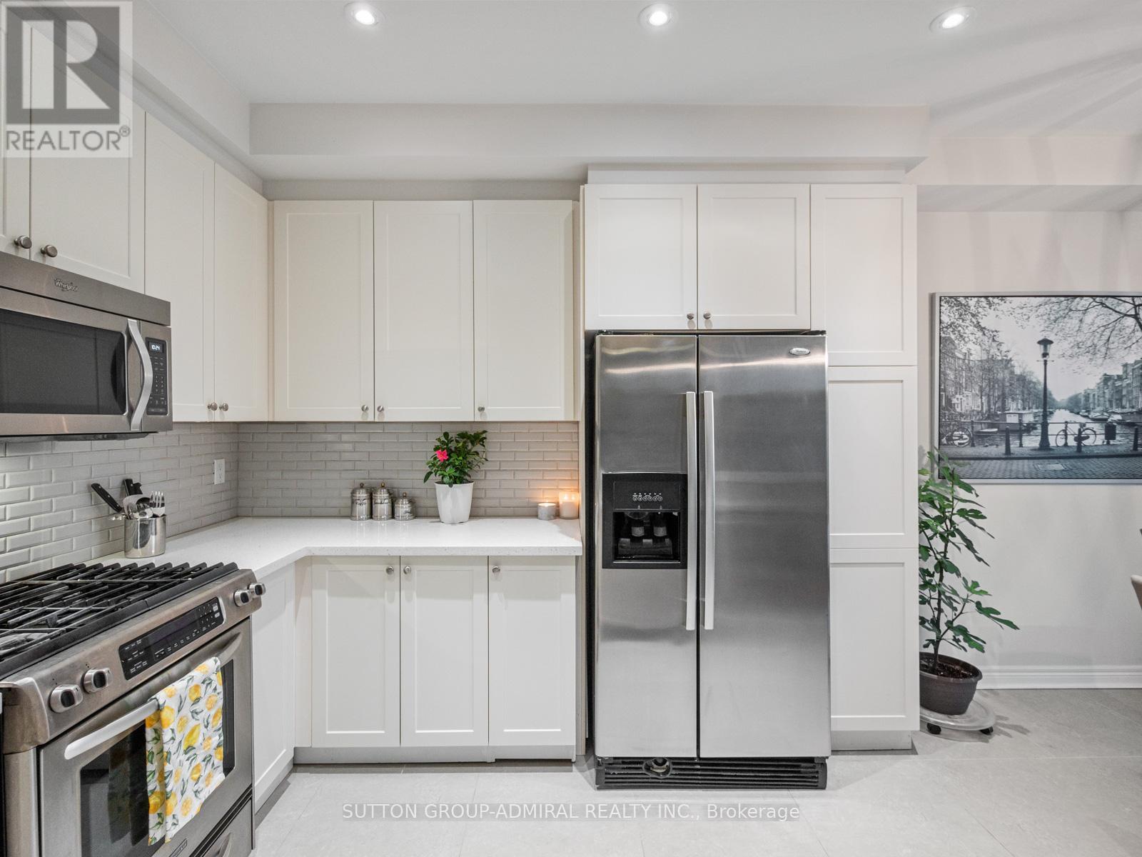 79 Watkins Glen Crescent, Aurora, Ontario  L4G 7S6 - Photo 13 - N12423379
