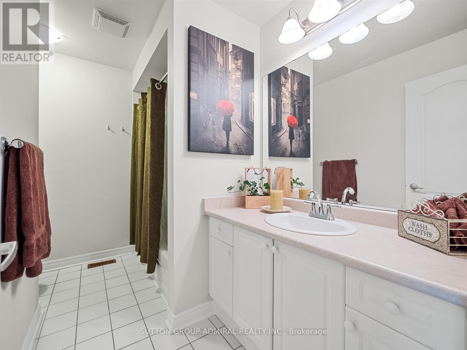 79 Watkins Glen Crescent, Aurora, Ontario  L4G 7S6 - Photo 26 - N12423379