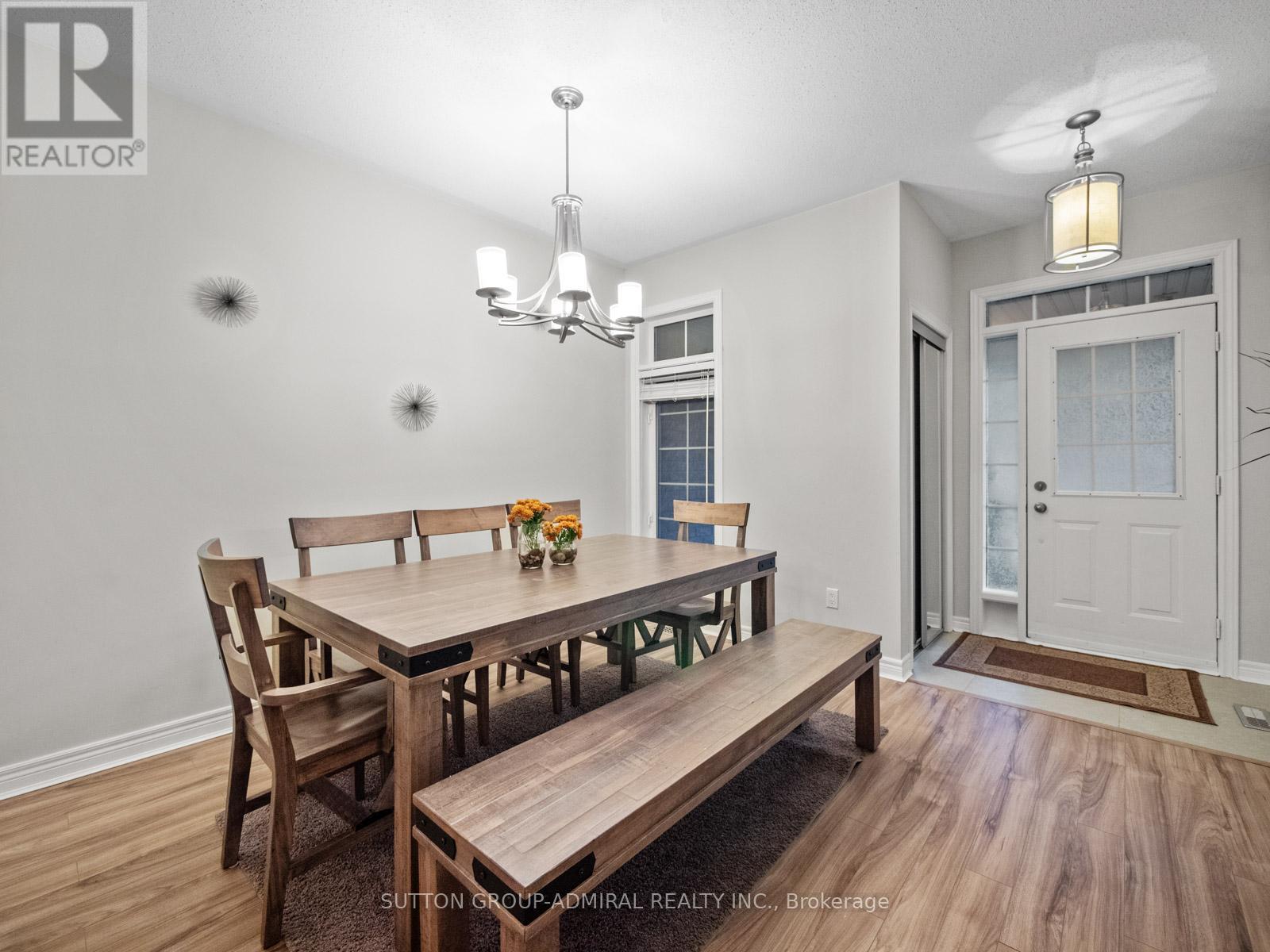 79 Watkins Glen Crescent, Aurora, Ontario  L4G 7S6 - Photo 4 - N12423379