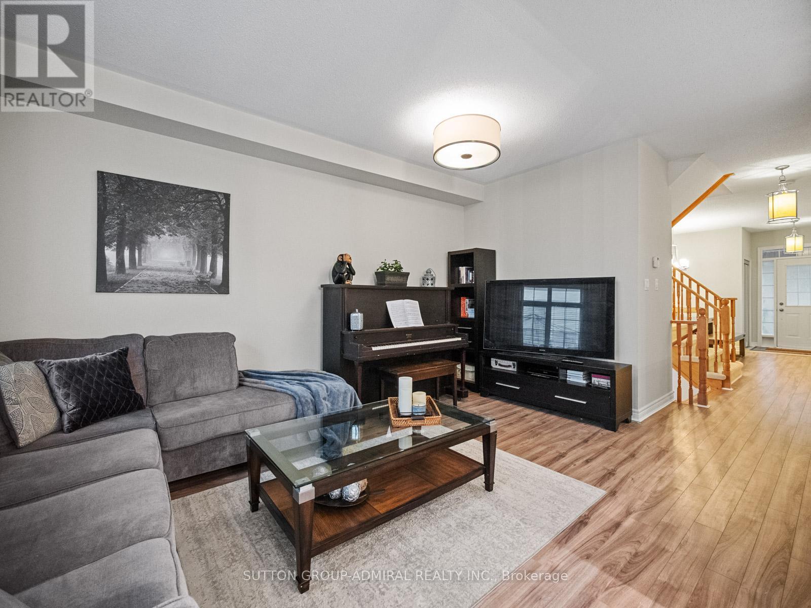 79 Watkins Glen Crescent, Aurora, Ontario  L4G 7S6 - Photo 7 - N12423379