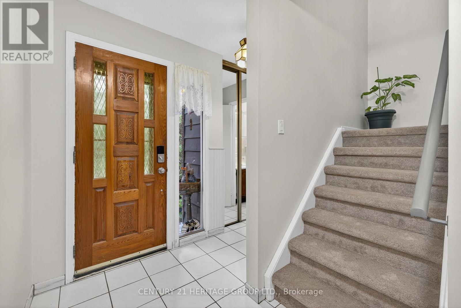 374 Maplegrove Avenue, Bradford West Gwillimbury, Ontario  L3Z 1V7 - Photo 4 - N12423380