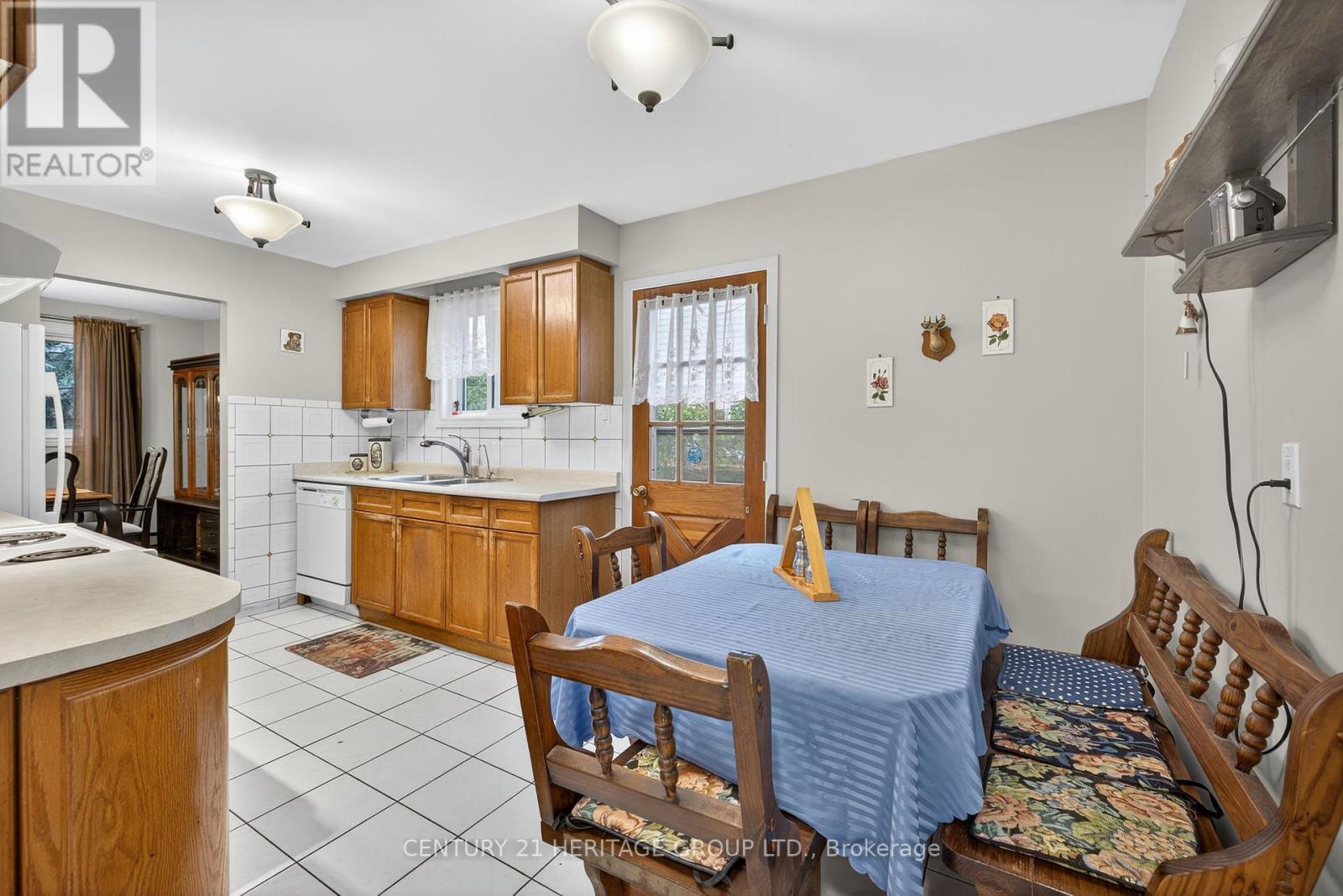 374 Maplegrove Avenue, Bradford West Gwillimbury, Ontario  L3Z 1V7 - Photo 6 - N12423380