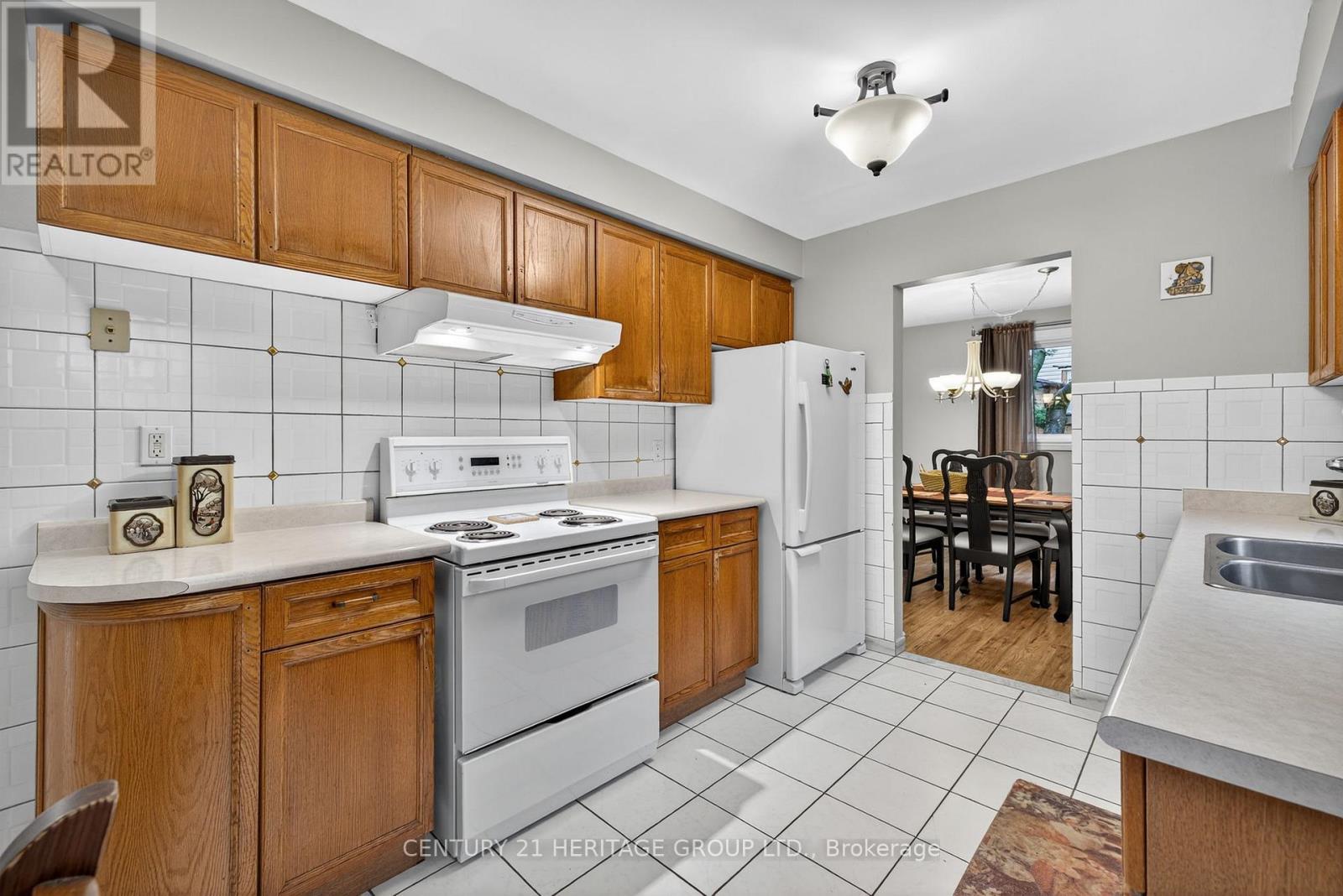 374 Maplegrove Avenue, Bradford West Gwillimbury, Ontario  L3Z 1V7 - Photo 9 - N12423380