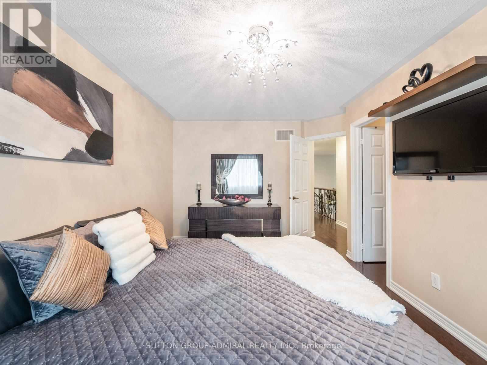 119 Warbler Avenue, Vaughan, Ontario  L6A 0X9 - Photo 16 - N12423414