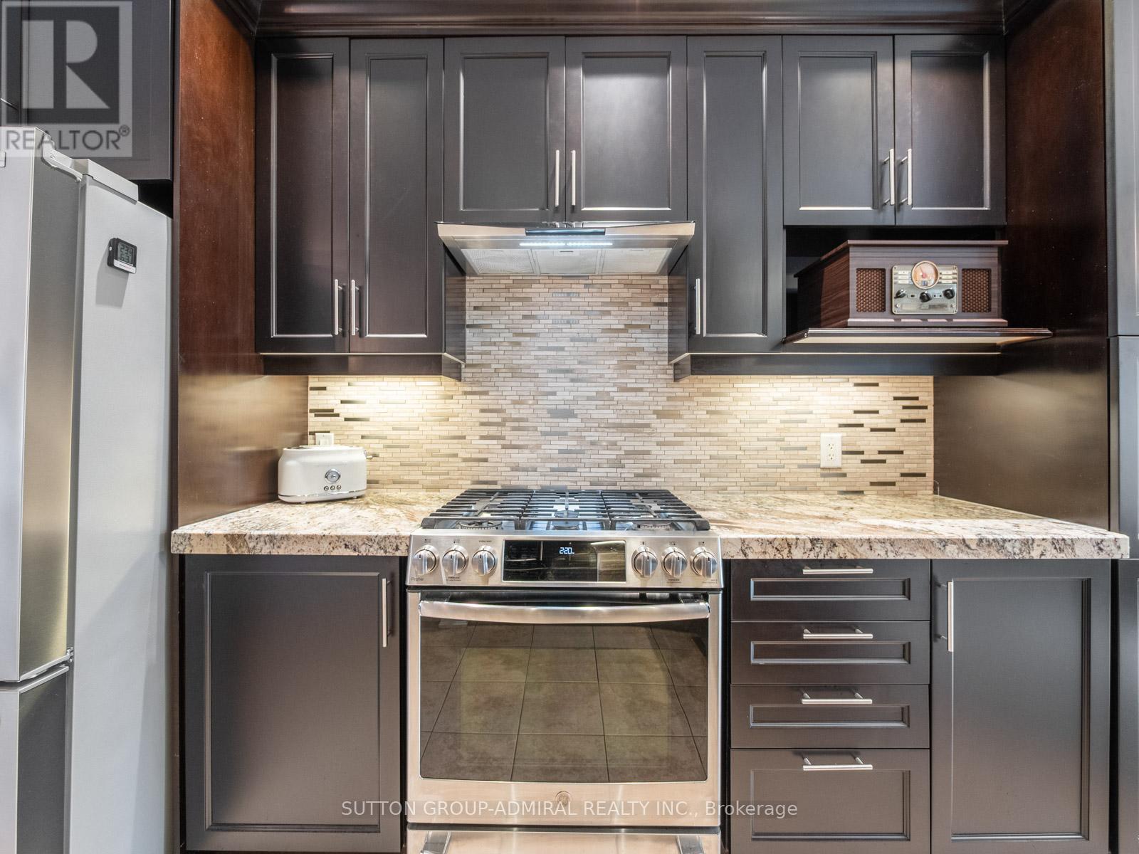 119 Warbler Avenue, Vaughan, Ontario  L6A 0X9 - Photo 6 - N12423414
