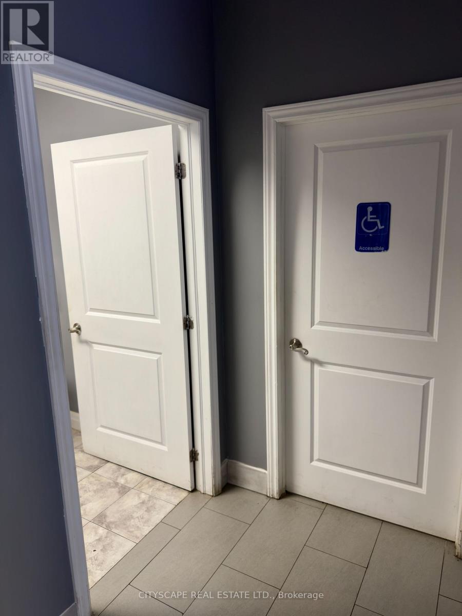 509 - 34 Cedar Pointe Drive, Barrie (0 North), Ontario  L4N 5R7 - Photo 10 - S12423417