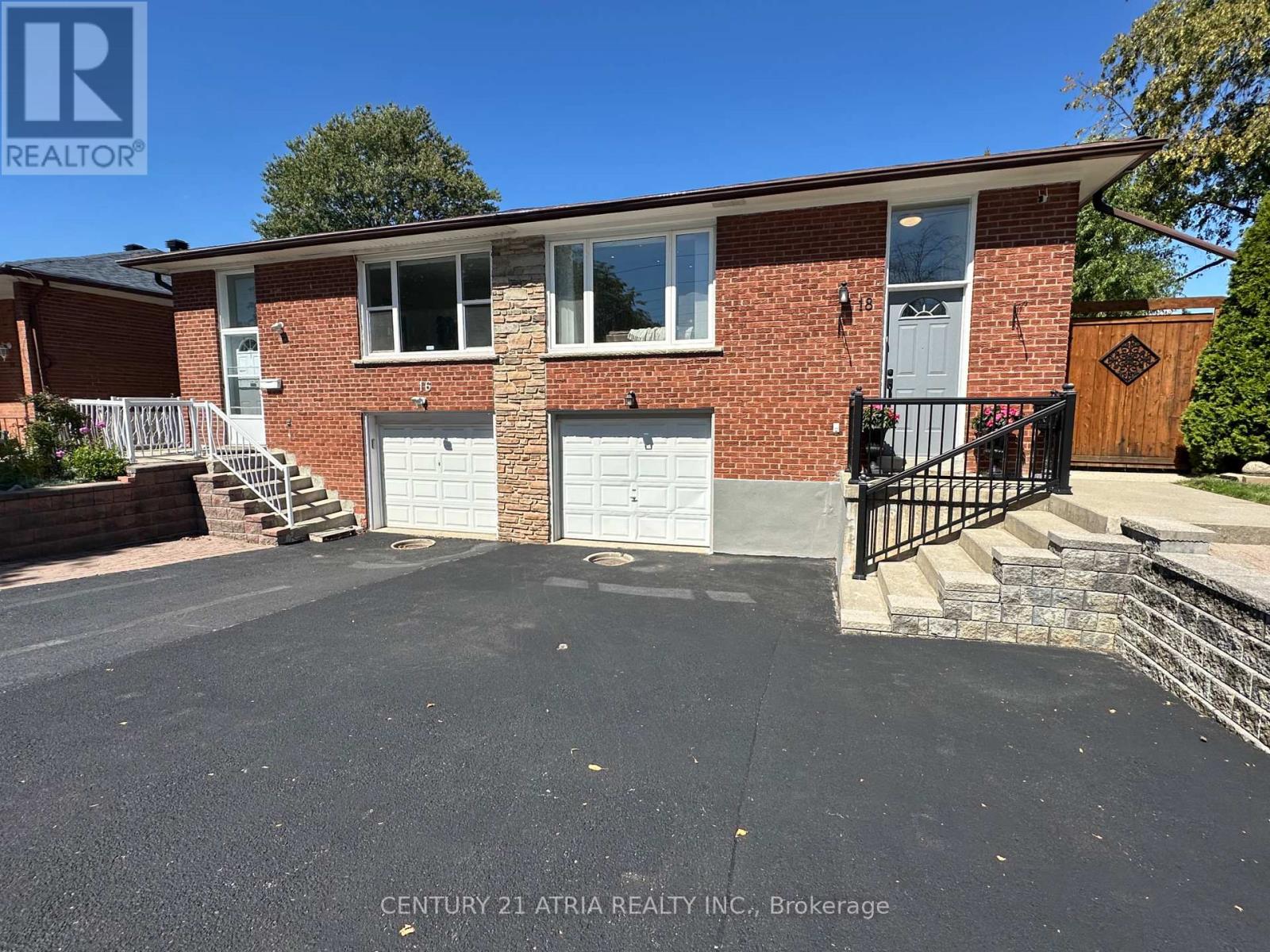 18 REIBER CRESCENT, Toronto, Ontario
