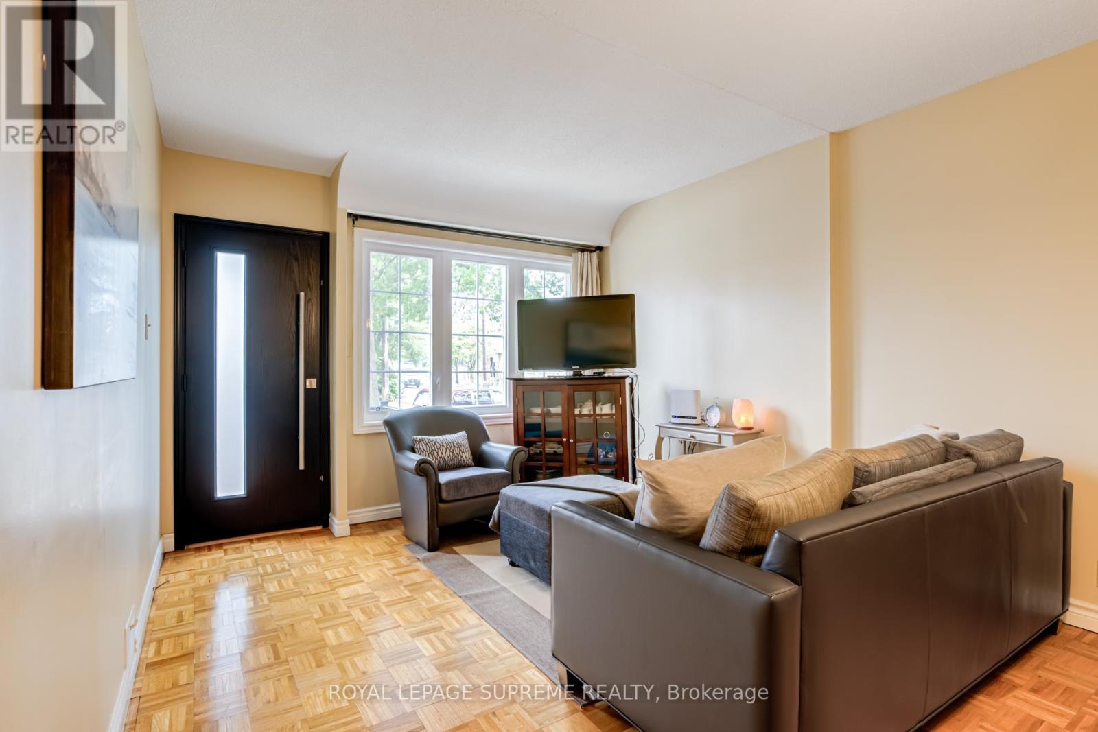 59 Buttonwood Avenue, Toronto, Ontario  M6M 2H9 - Photo 10 - W12423371