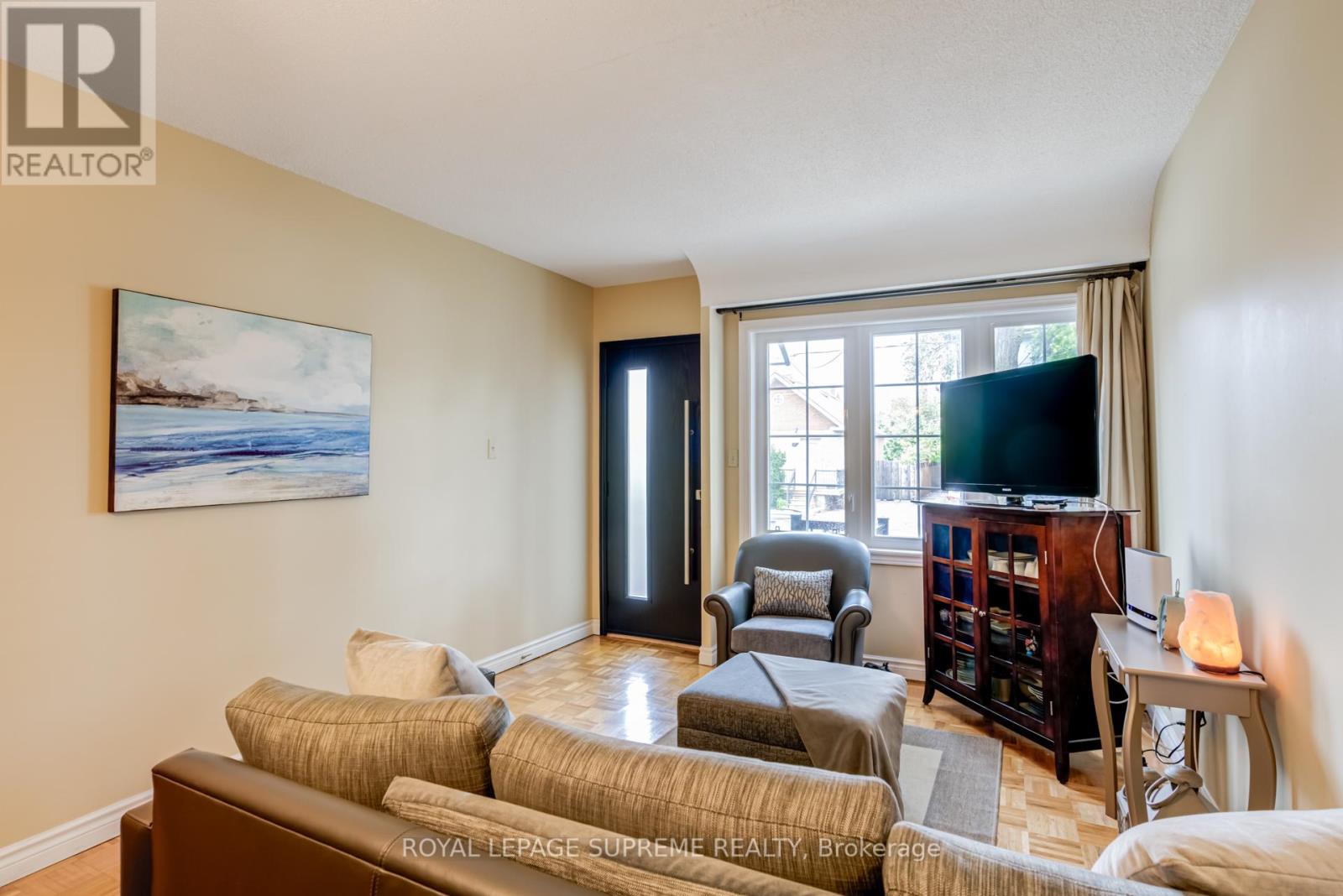 59 Buttonwood Avenue, Toronto, Ontario  M6M 2H9 - Photo 11 - W12423371