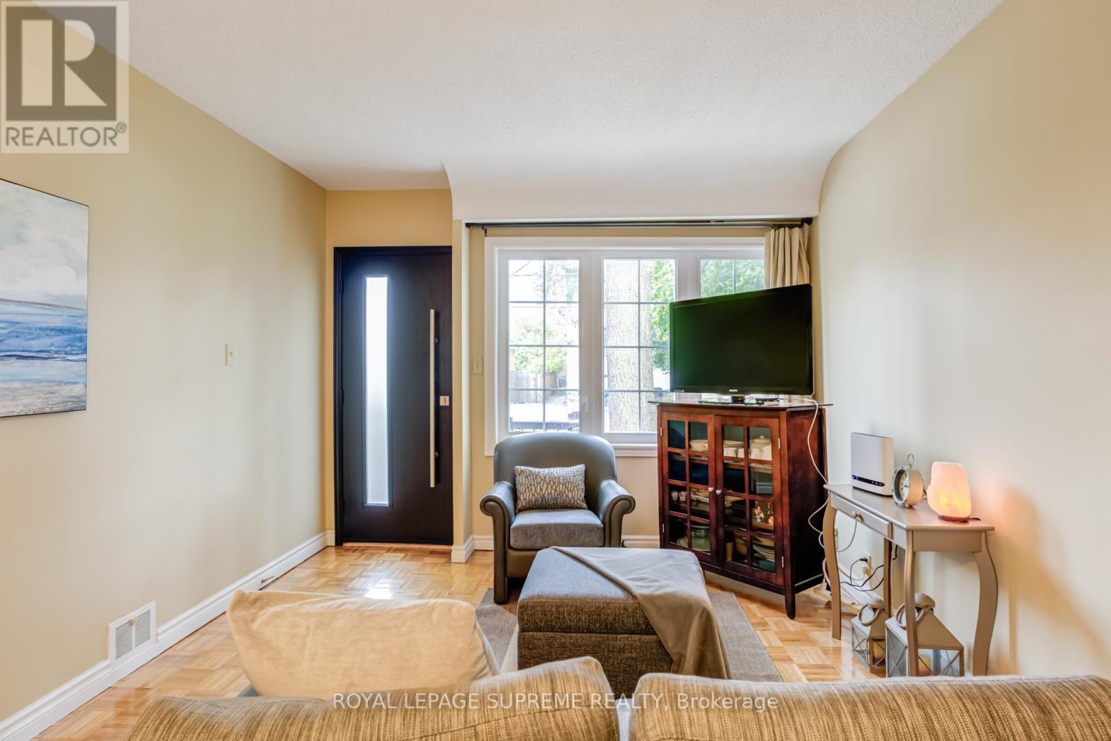 59 Buttonwood Avenue, Toronto, Ontario  M6M 2H9 - Photo 12 - W12423371