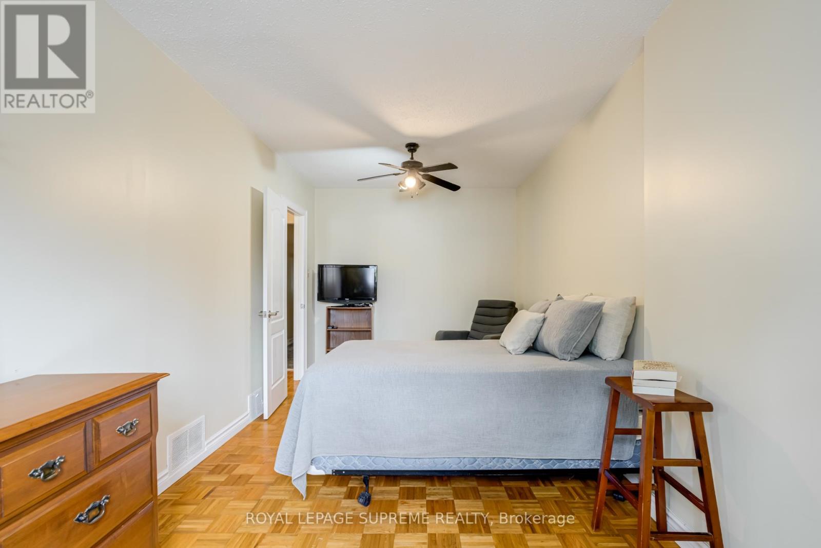 59 Buttonwood Avenue, Toronto, Ontario  M6M 2H9 - Photo 18 - W12423371