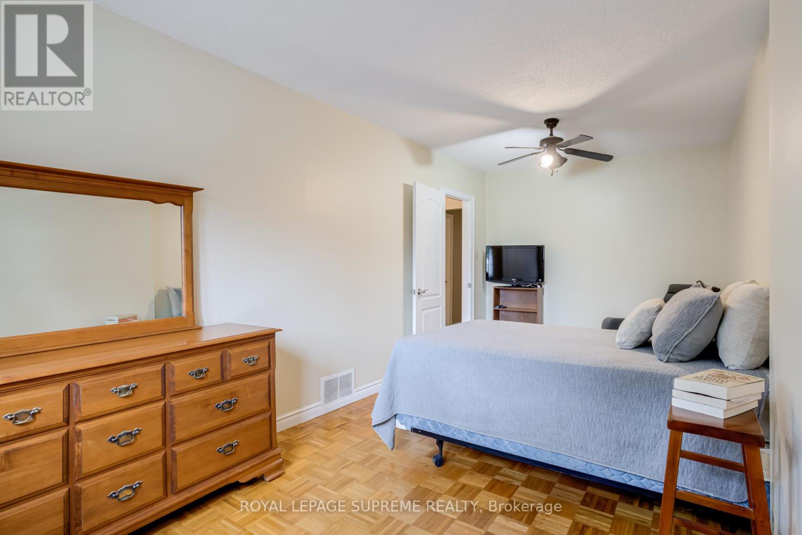 59 Buttonwood Avenue, Toronto, Ontario  M6M 2H9 - Photo 20 - W12423371