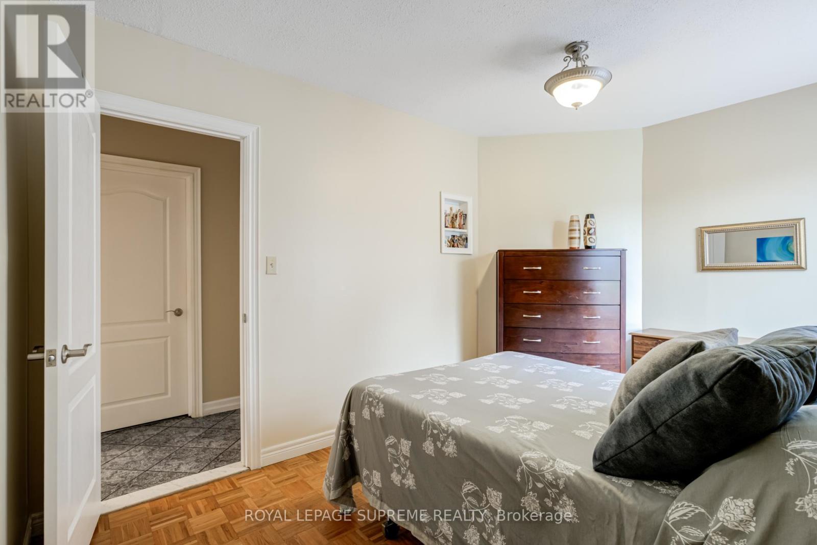 59 Buttonwood Avenue, Toronto, Ontario  M6M 2H9 - Photo 22 - W12423371