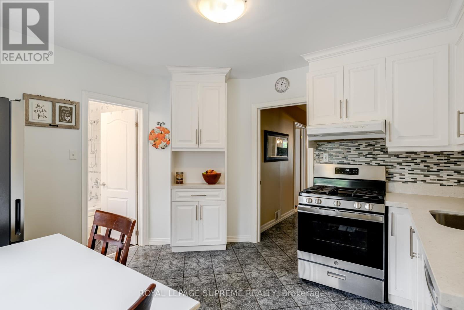 59 Buttonwood Avenue, Toronto, Ontario  M6M 2H9 - Photo 25 - W12423371