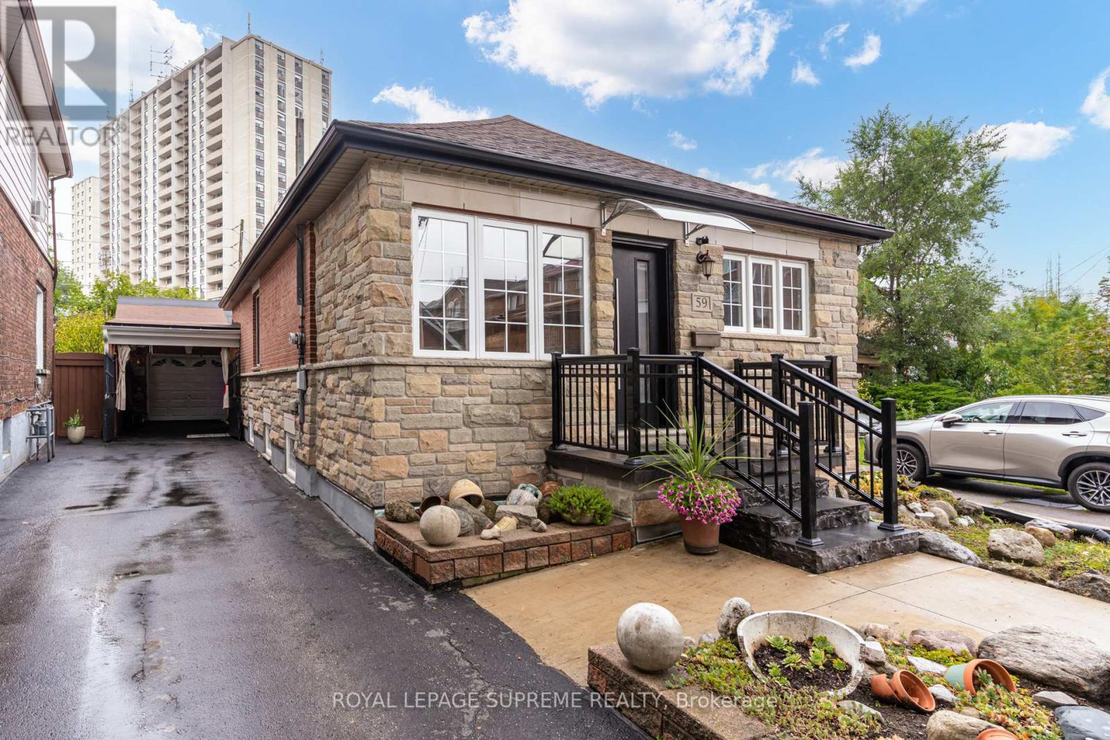 59 Buttonwood Avenue, Toronto, Ontario  M6M 2H9 - Photo 3 - W12423371