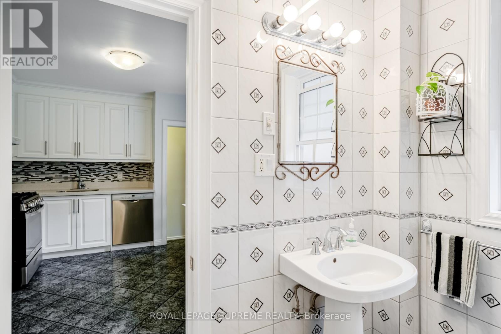 59 Buttonwood Avenue, Toronto, Ontario  M6M 2H9 - Photo 33 - W12423371