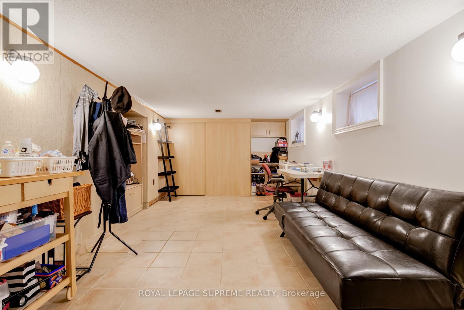59 Buttonwood Avenue, Toronto, Ontario  M6M 2H9 - Photo 37 - W12423371