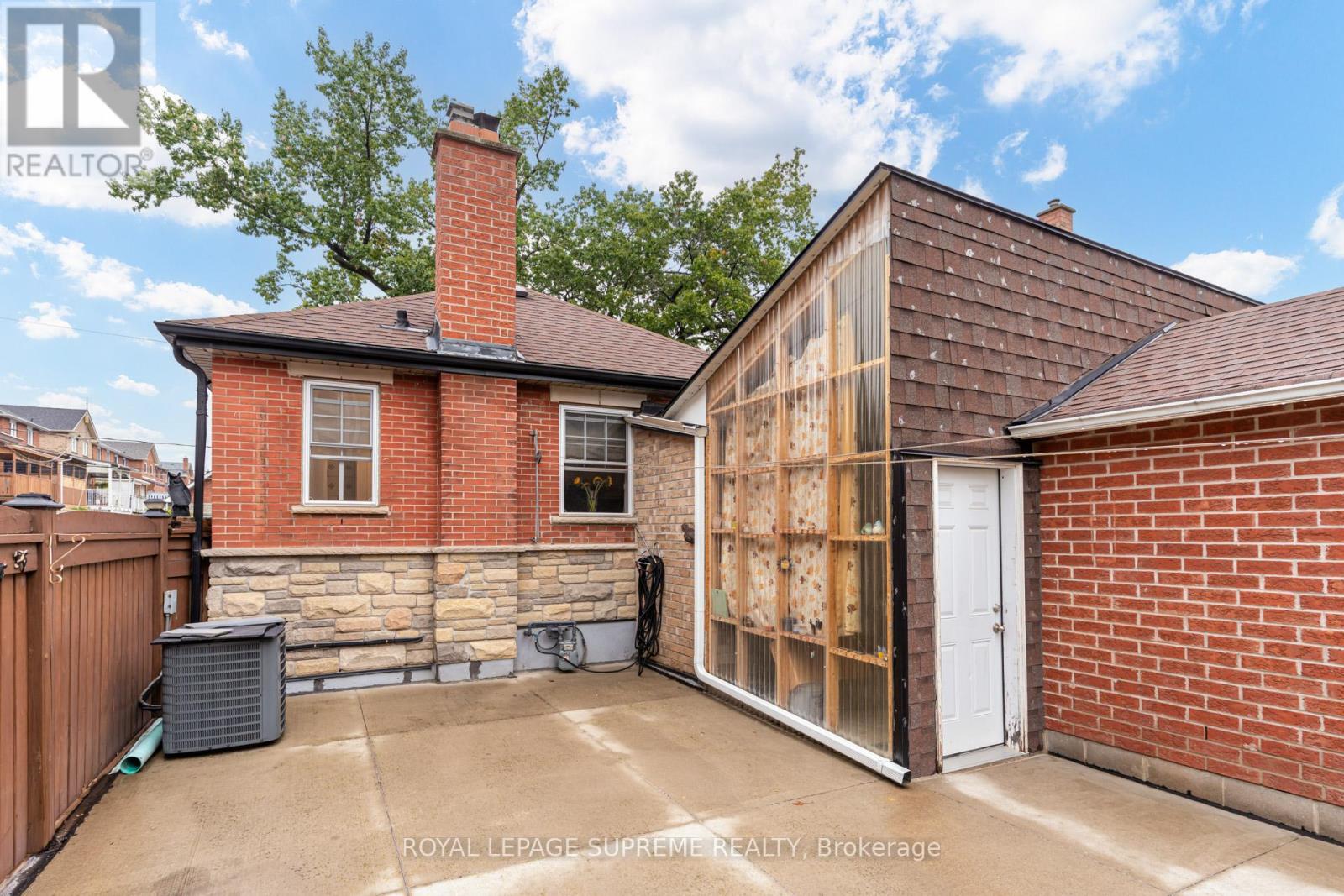 59 Buttonwood Avenue, Toronto, Ontario  M6M 2H9 - Photo 42 - W12423371