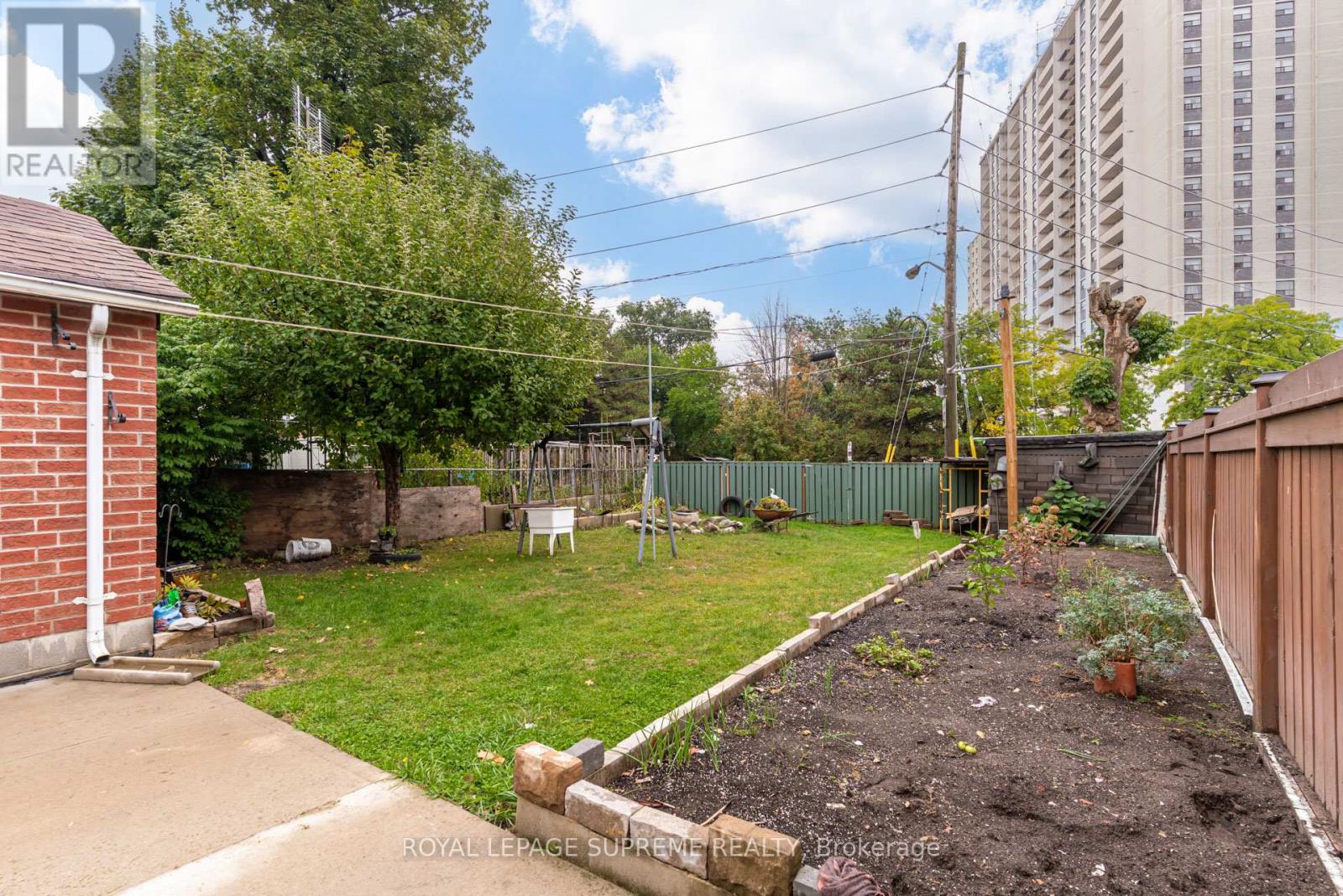 59 Buttonwood Avenue, Toronto, Ontario  M6M 2H9 - Photo 46 - W12423371