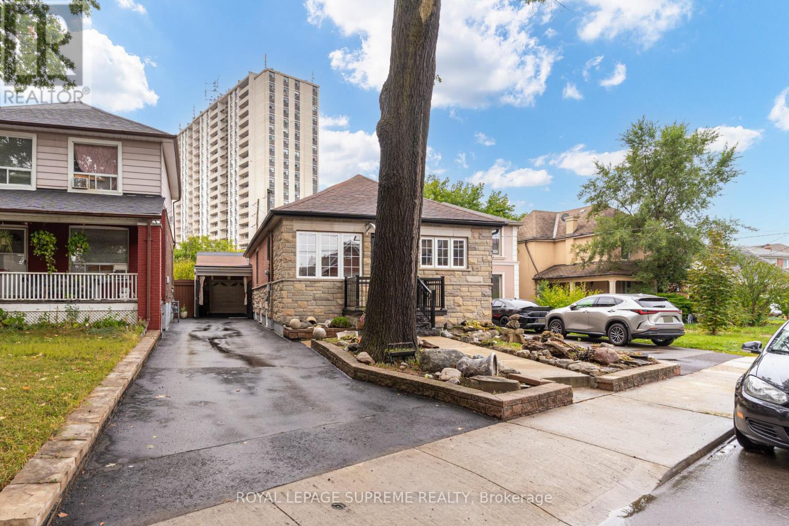 59 Buttonwood Avenue, Toronto, Ontario  M6M 2H9 - Photo 6 - W12423371