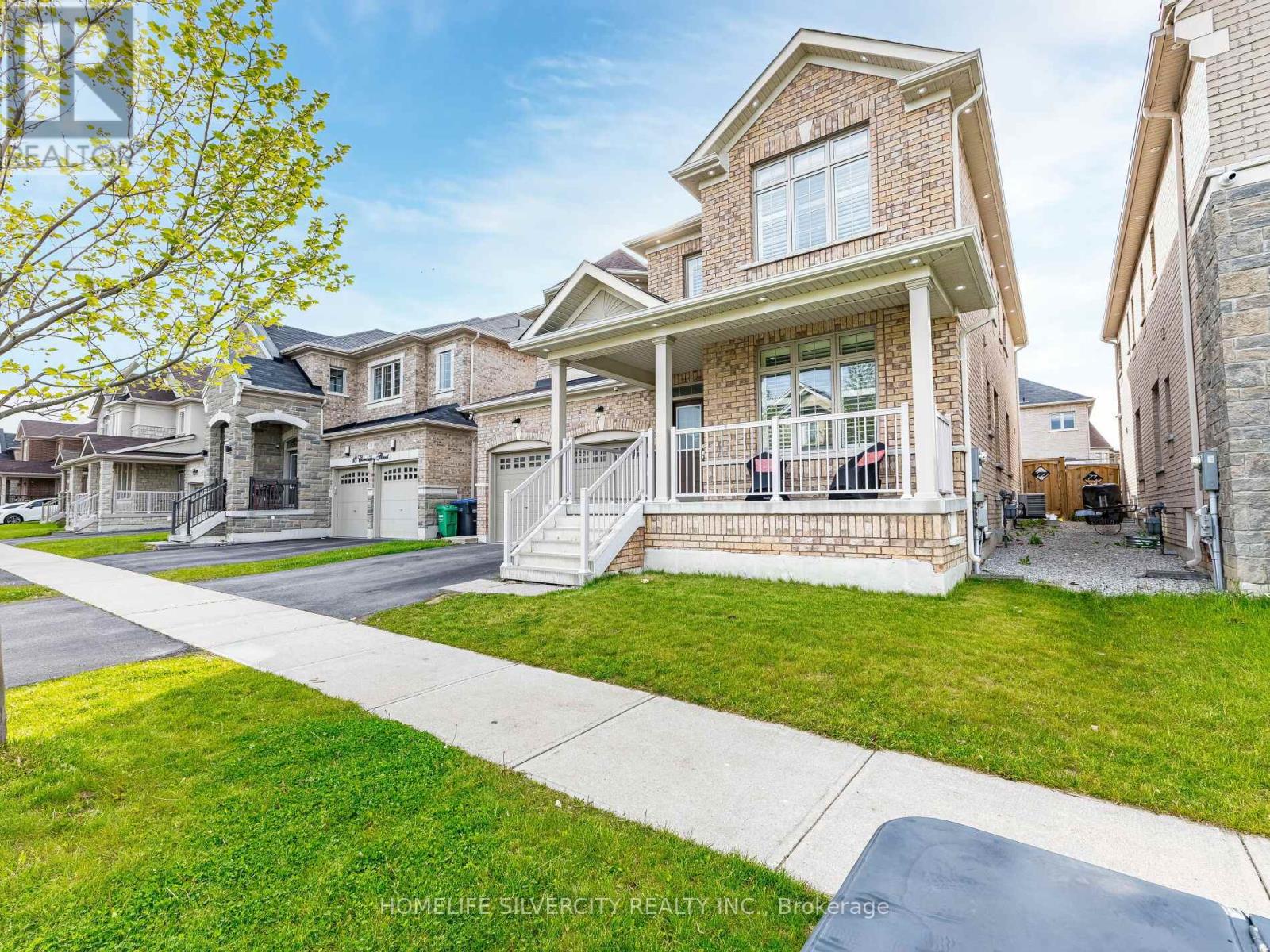 16 Cloncurry Street E, Brampton, Ontario  L6P 4G3 - Photo 1 - W12423381