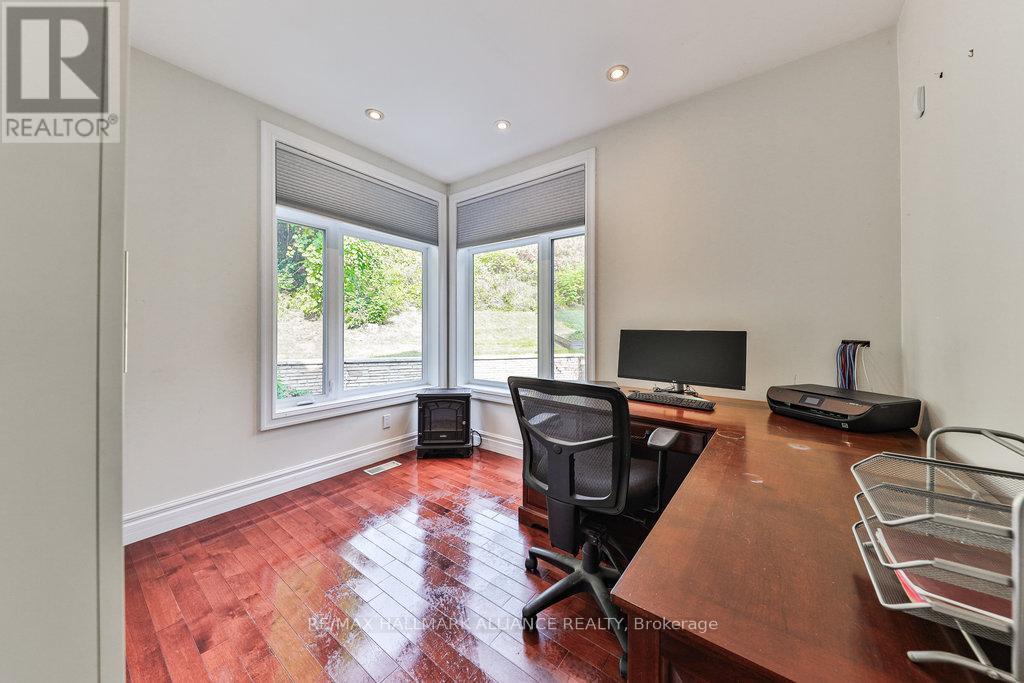 1200 Bronte Road, Oakville, Ontario  L6M 4G4 - Photo 12 - W12423384