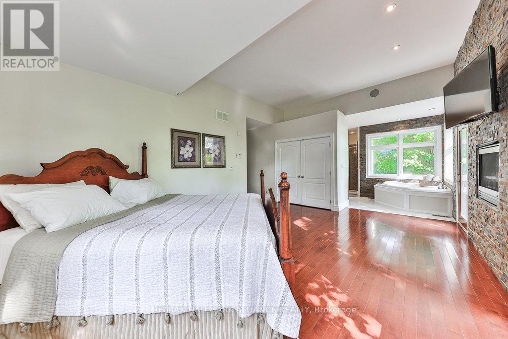 1200 Bronte Road, Oakville, Ontario  L6M 4G4 - Photo 30 - W12423384