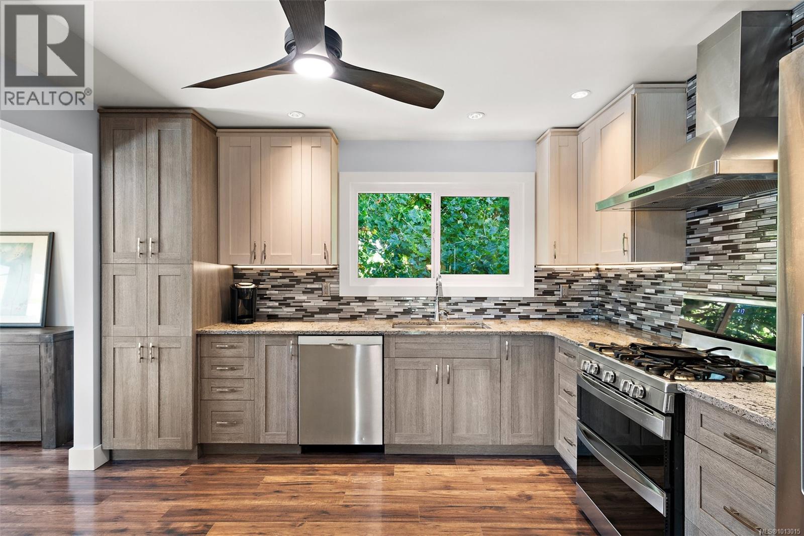 7254 Enid Pl, Central Saanich, British Columbia  V8M 1H3 - Photo 8 - 1013015