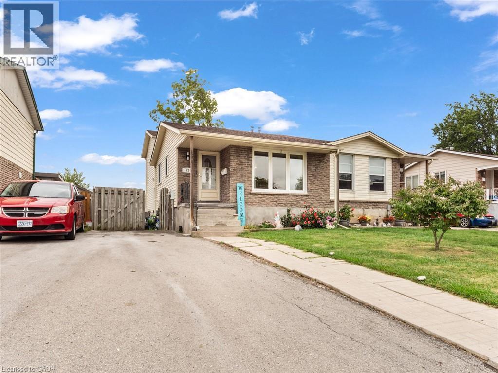 47 Canterbury Drive, St. Catharines, Ontario  L2P 3M6 - Photo 1 - 40772956