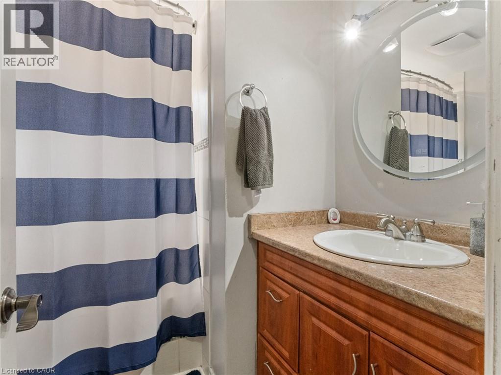 47 Canterbury Drive, St. Catharines, Ontario  L2P 3M6 - Photo 10 - 40772956