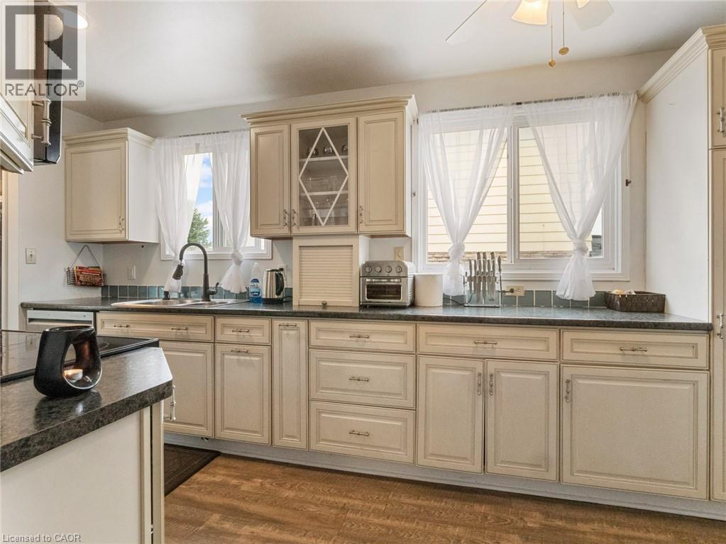 47 Canterbury Drive, St. Catharines, Ontario  L2P 3M6 - Photo 2 - 40772956