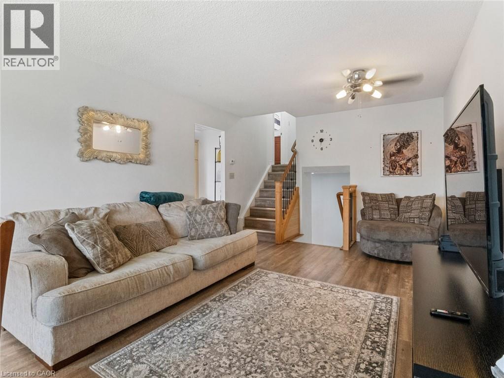 47 Canterbury Drive, St. Catharines, Ontario  L2P 3M6 - Photo 8 - 40772956