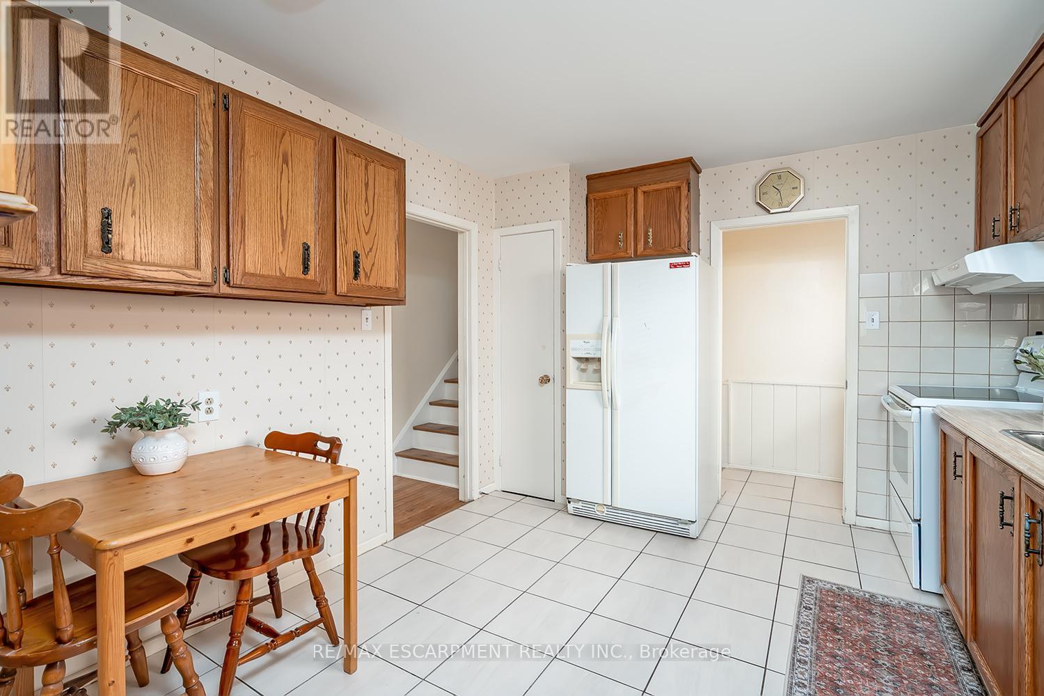 652 Ardleigh Crescent, Burlington, Ontario  L7L 4K8 - Photo 10 - W12423400