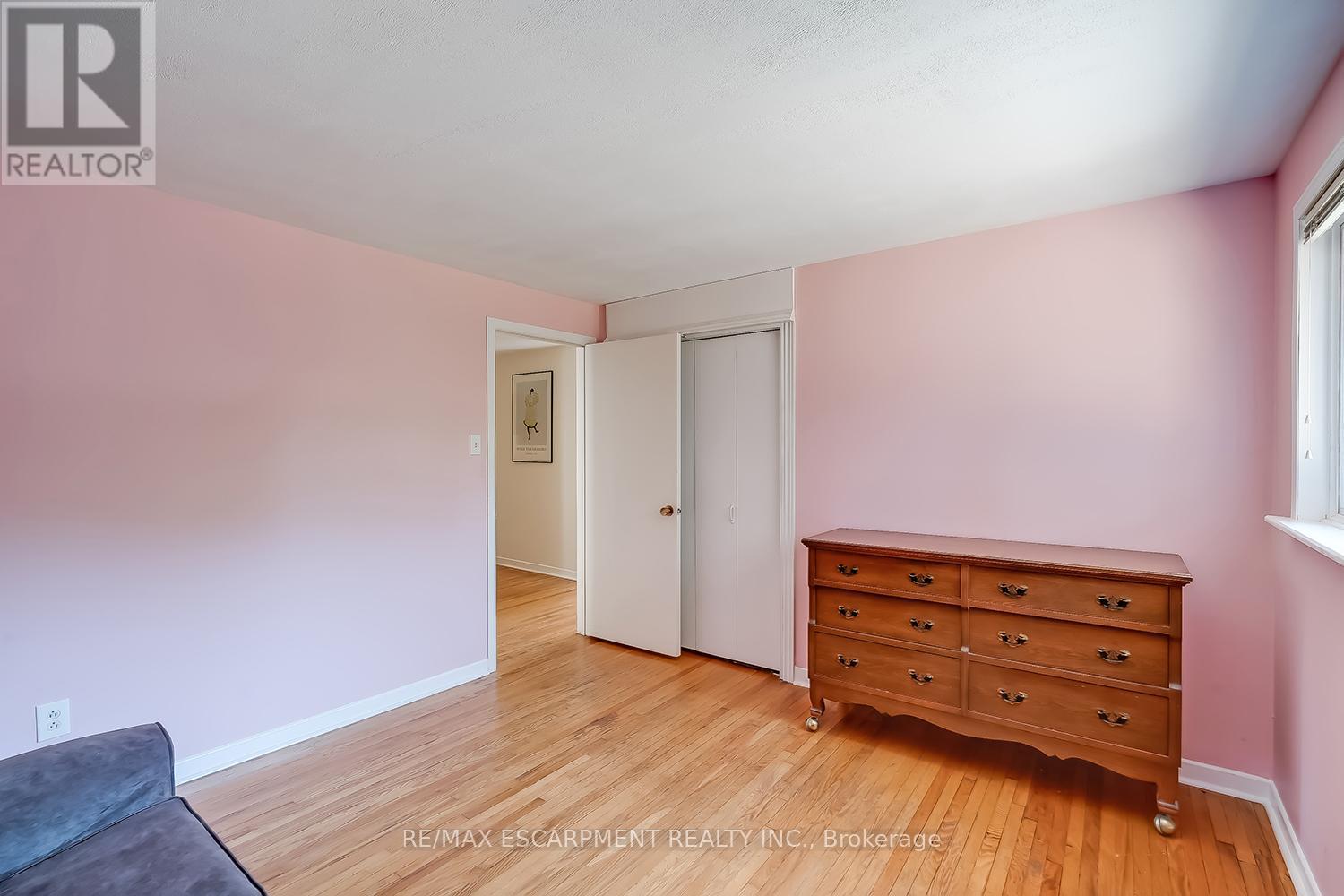 652 Ardleigh Crescent, Burlington, Ontario  L7L 4K8 - Photo 23 - W12423400
