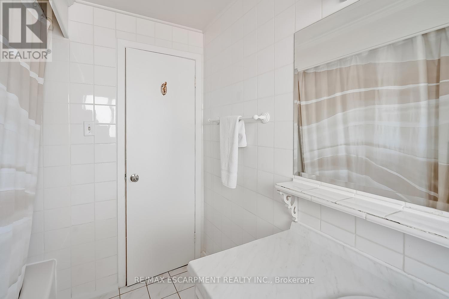 652 Ardleigh Crescent, Burlington, Ontario  L7L 4K8 - Photo 25 - W12423400