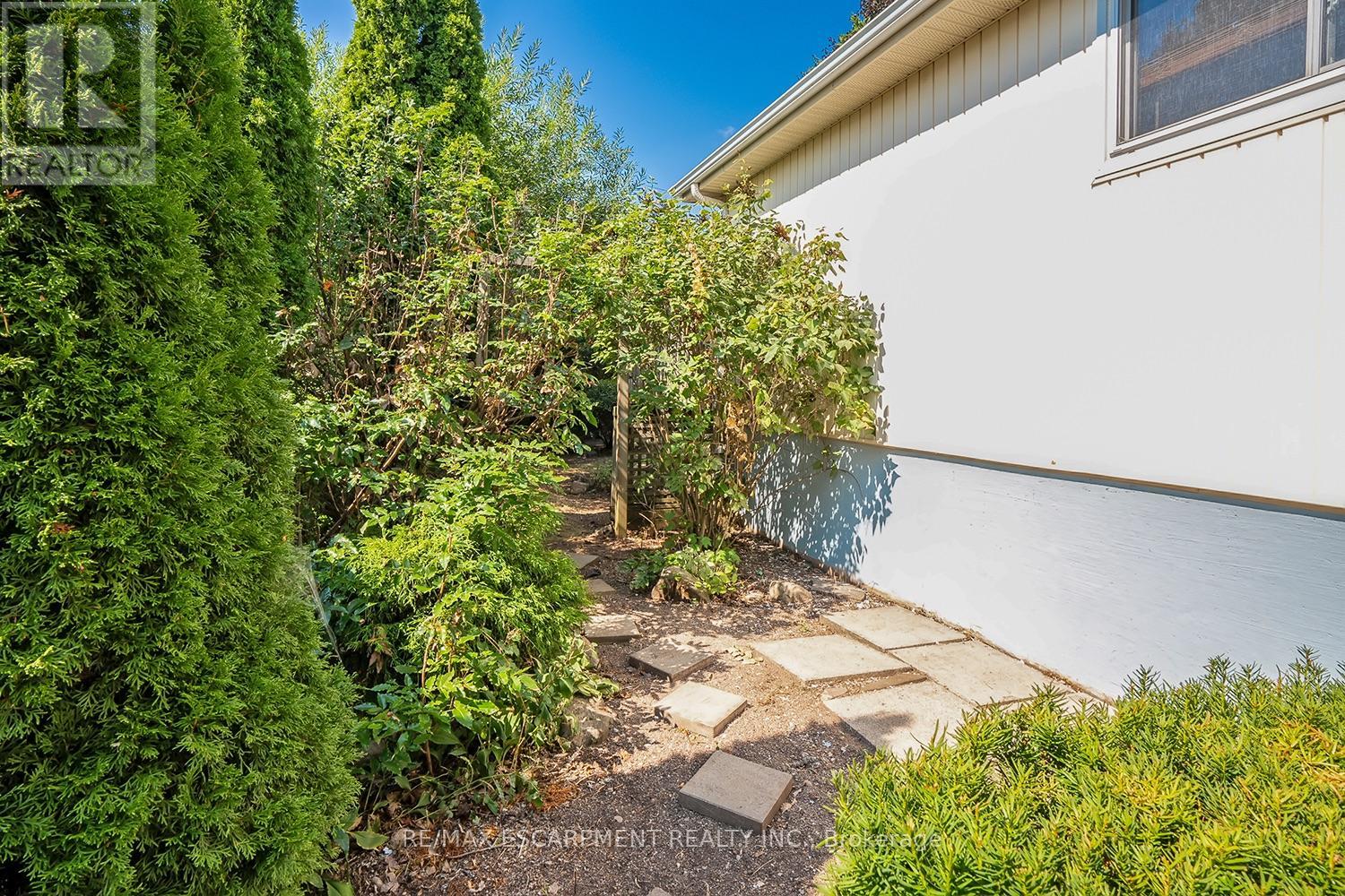 652 Ardleigh Crescent, Burlington, Ontario  L7L 4K8 - Photo 34 - W12423400