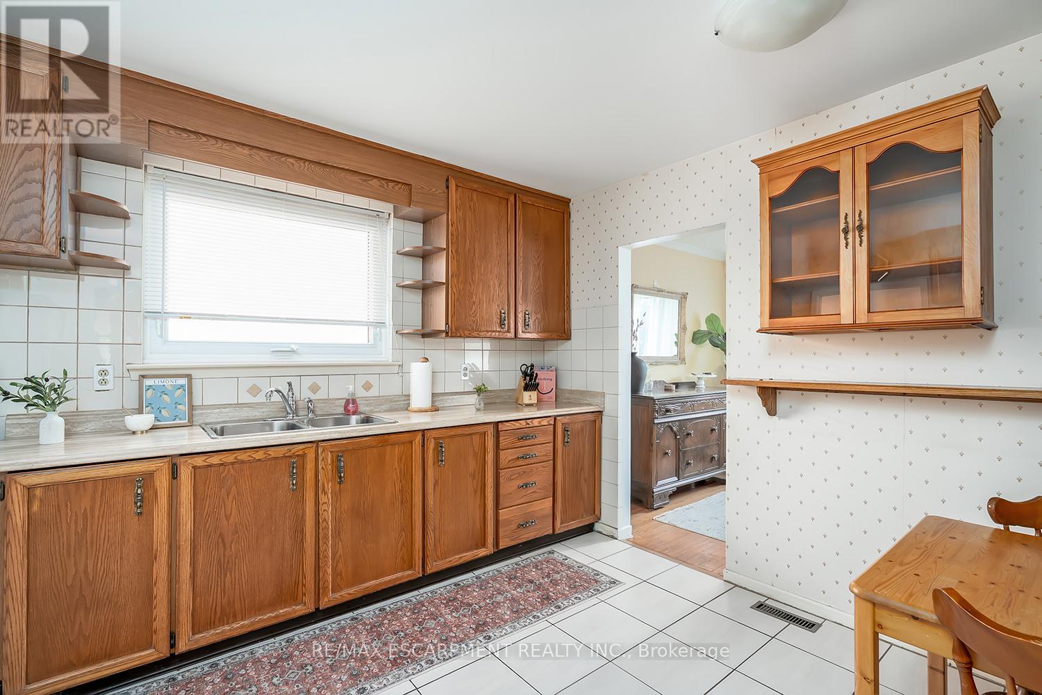 652 Ardleigh Crescent, Burlington, Ontario  L7L 4K8 - Photo 8 - W12423400