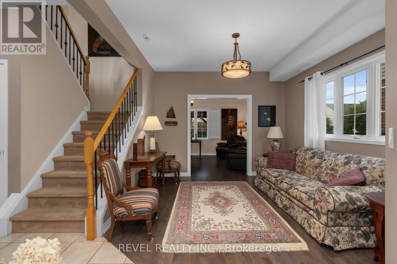 1058 Muriel Street, Innisfil, Ontario  L9S 4W7 - Photo 5 - N12339015