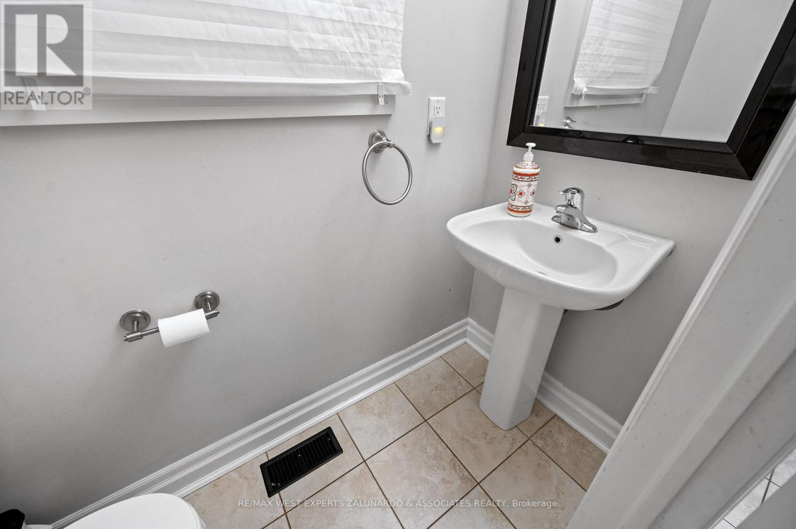 281 Meadowhawk Trail, Bradford West Gwillimbury, Ontario  L3Z 0K4 - Photo 15 - N12421538