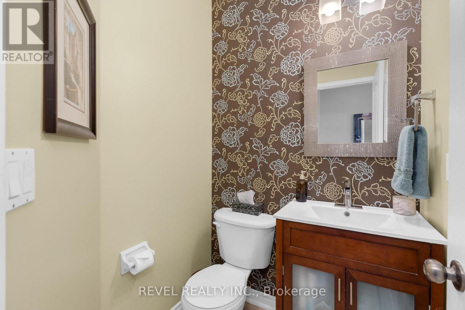 1058 Muriel Street, Innisfil, Ontario  L9S 4W7 - Photo 6 - N12339015
