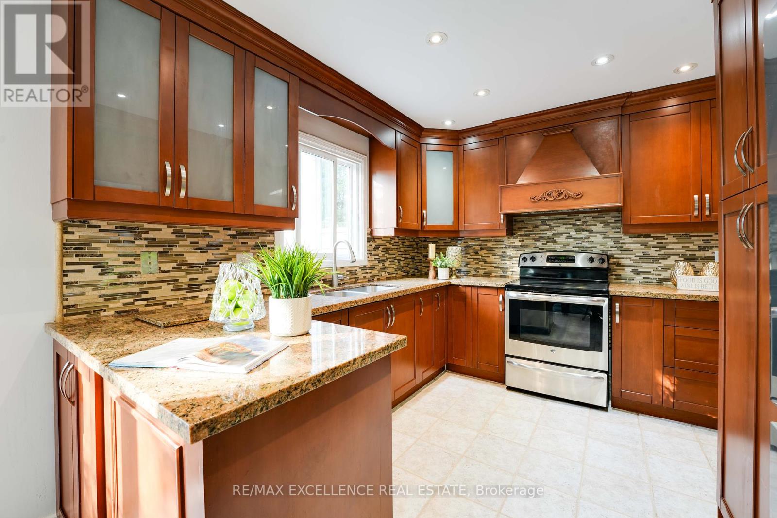 99 Castlehill Road, Brampton, Ontario  L6X 4C3 - Photo 14 - W12417623
