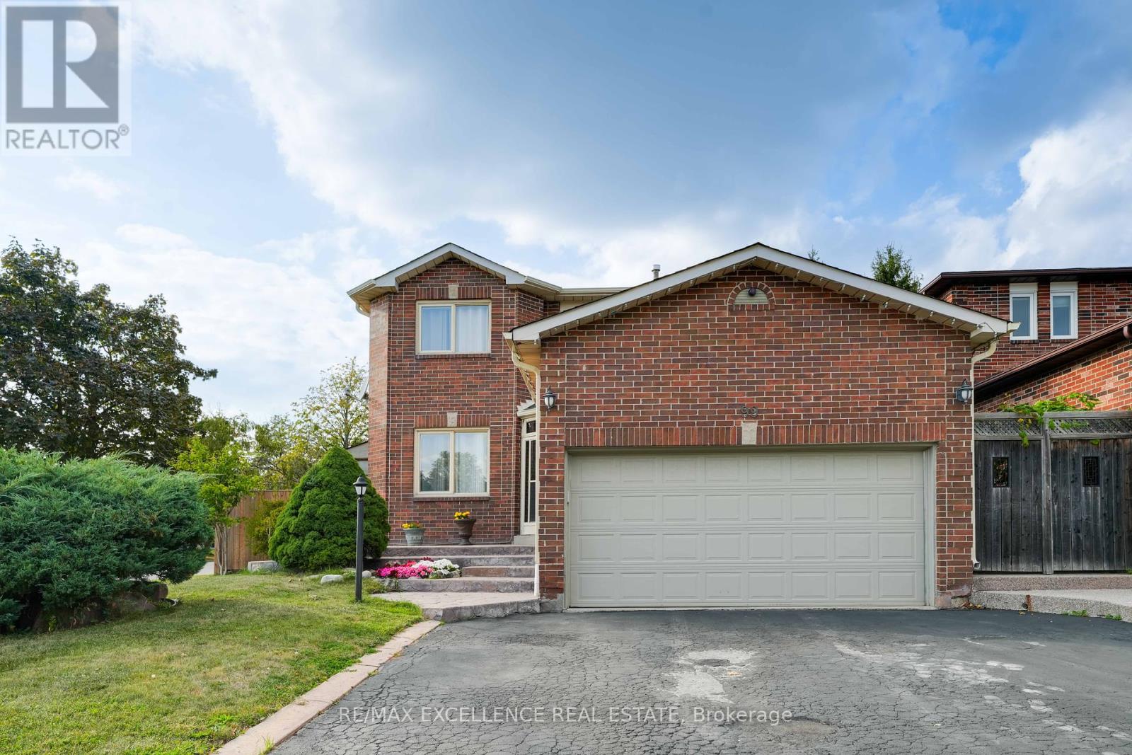 99 Castlehill Road, Brampton, Ontario  L6X 4C3 - Photo 2 - W12417623