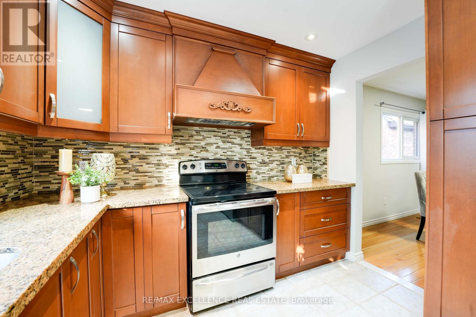 99 Castlehill Road, Brampton, Ontario  L6X 4C3 - Photo 12 - W12417623