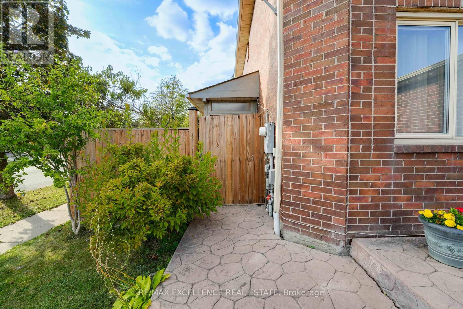 99 Castlehill Road, Brampton, Ontario  L6X 4C3 - Photo 32 - W12417623