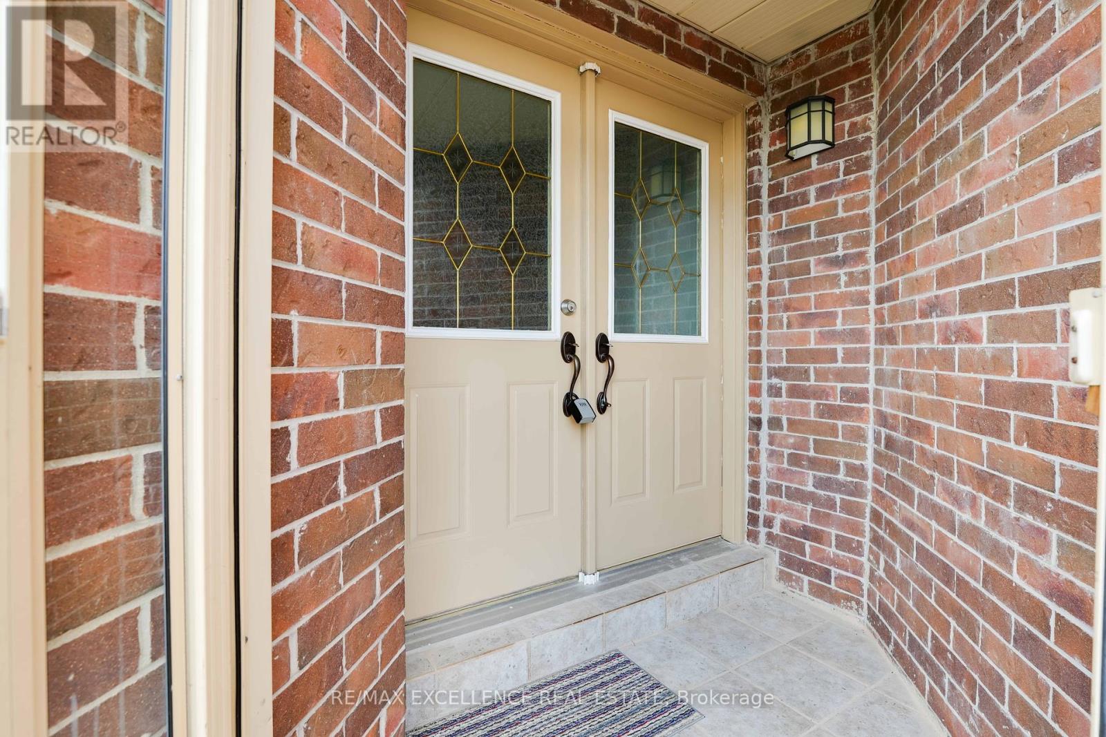 99 Castlehill Road, Brampton, Ontario  L6X 4C3 - Photo 6 - W12417623