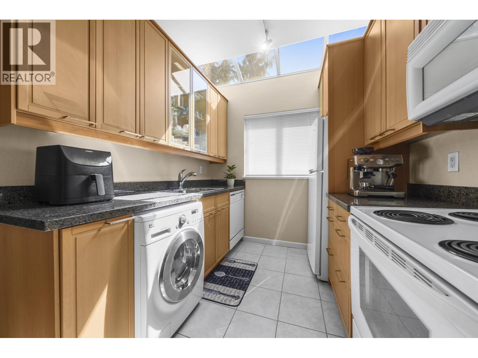 302 827 W 16 Street, North Vancouver, British Columbia  V7P 1R2 - Photo 8 - R3026603
