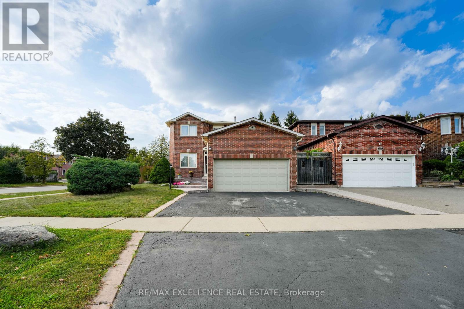 99 CASTLEHILL ROAD, Brampton, Ontario