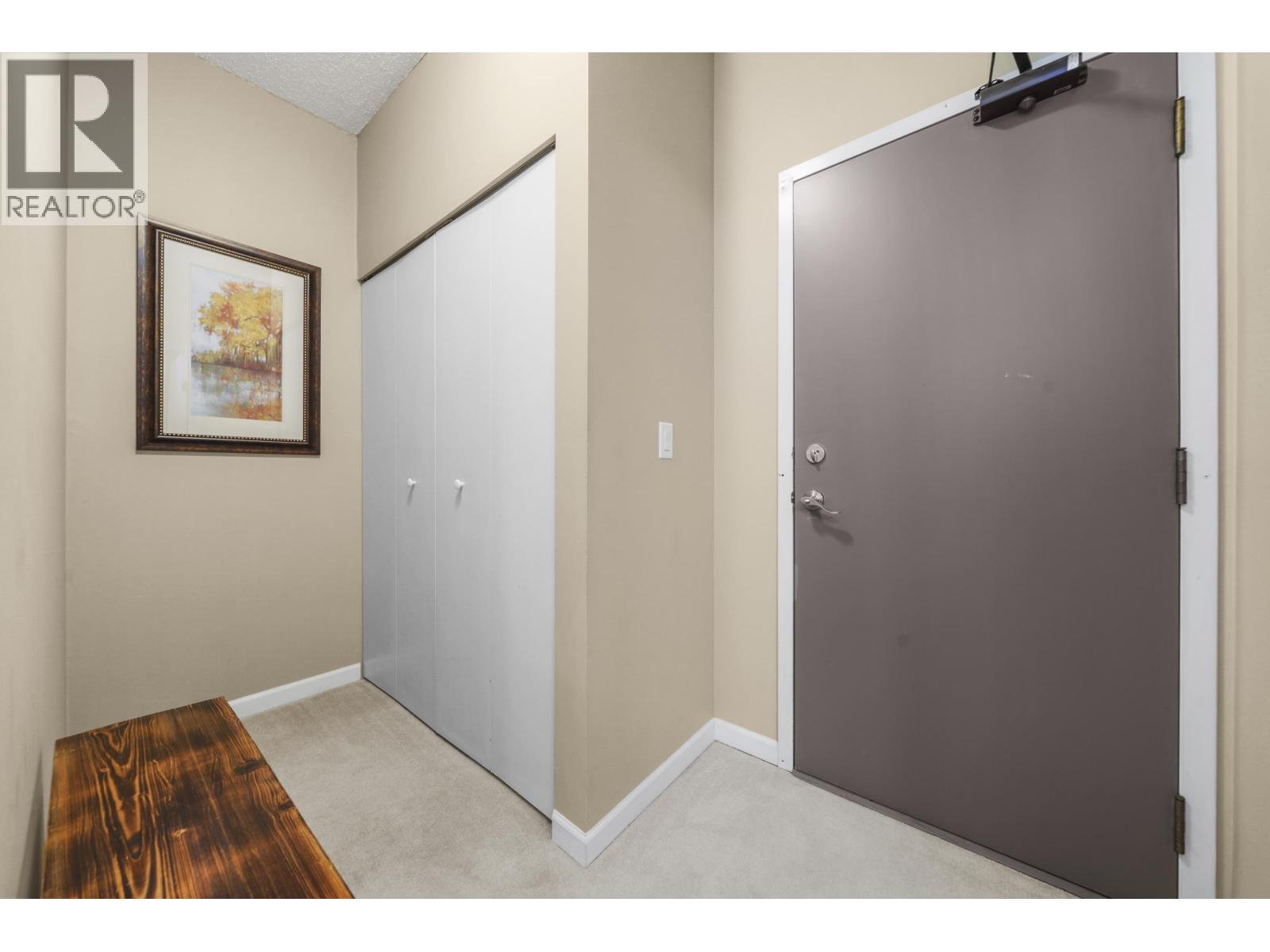 302 827 W 16 Street, North Vancouver, British Columbia  V7P 1R2 - Photo 3 - R3026603